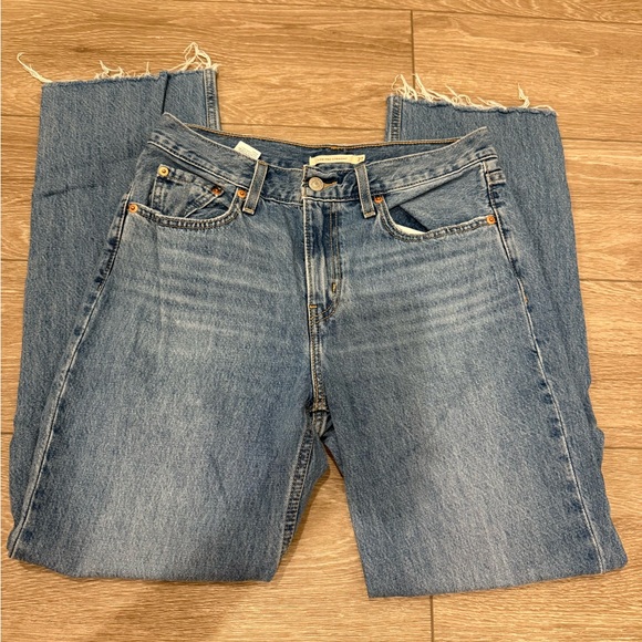 Low Rise Levi’s Straight Denim - Picture 2 of 3
